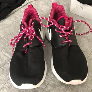 Nike sneakers size 5.5 youth